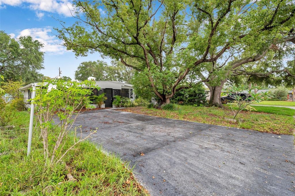 Photo of 209 SE Jefferson Circle N, St Petersburg, FL 33702 (MLS # TB8402696)