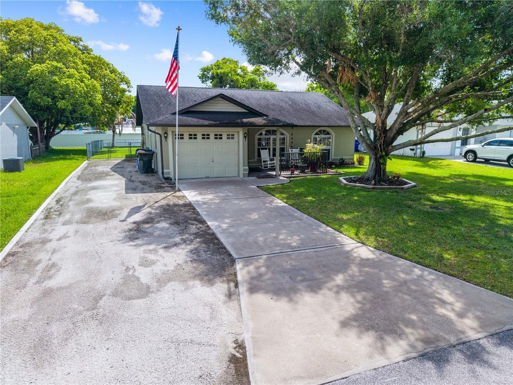 Photo of 325 Minnesota Avenue, Saint Cloud, FL 34769 (MLS # O6396895)