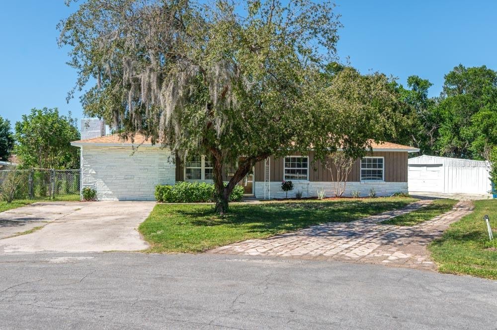 Photo of 525 S Tangerine Court, Eagle Lake, FL 33839 (MLS # L4965962)