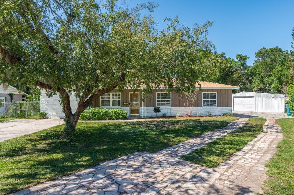 Photo of 525 S Tangerine Court, Eagle Lake, FL 33839 (MLS # L4965962)