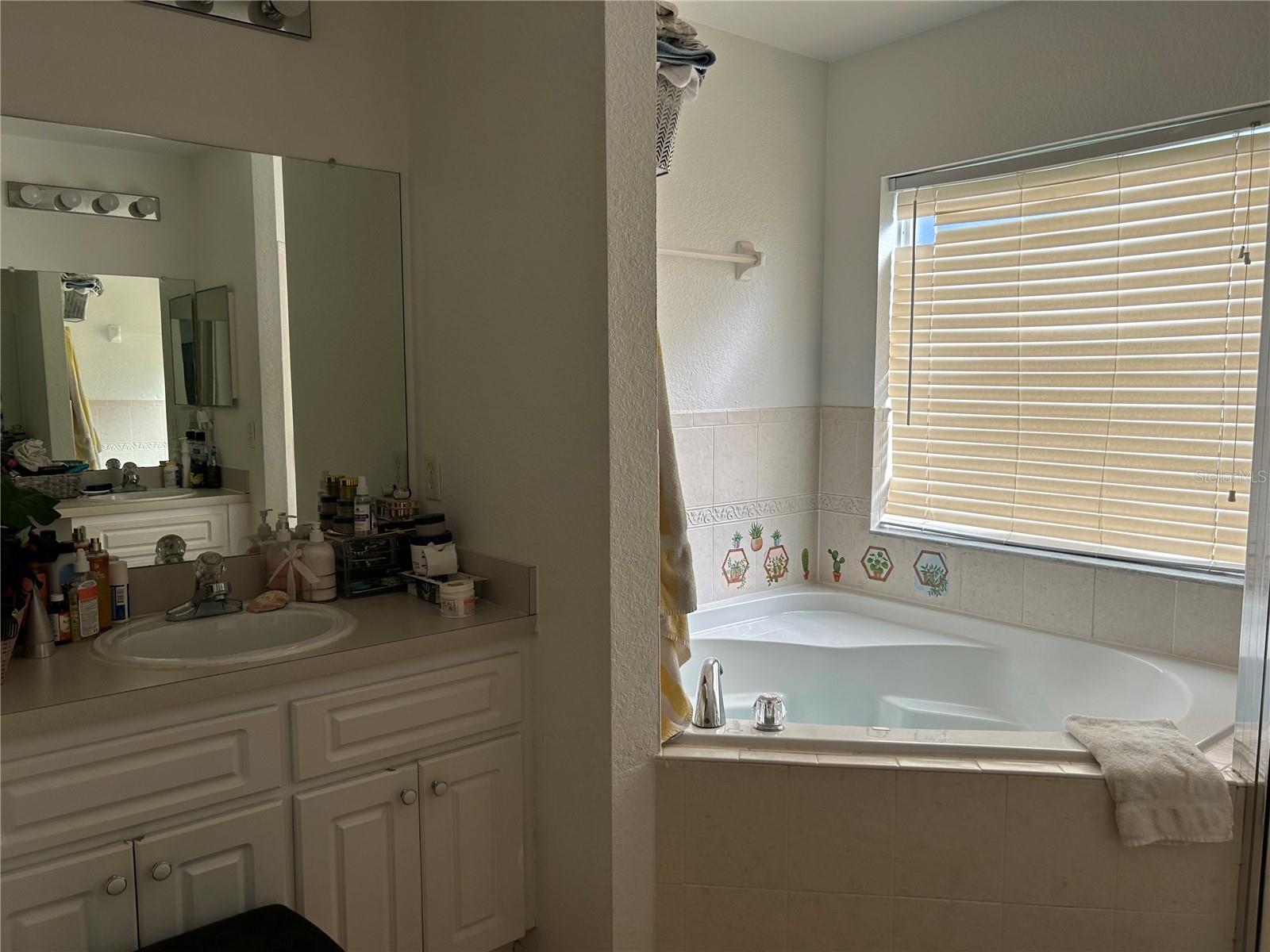 LAKE THOMAS WOODS SIXTH ADD - Residential