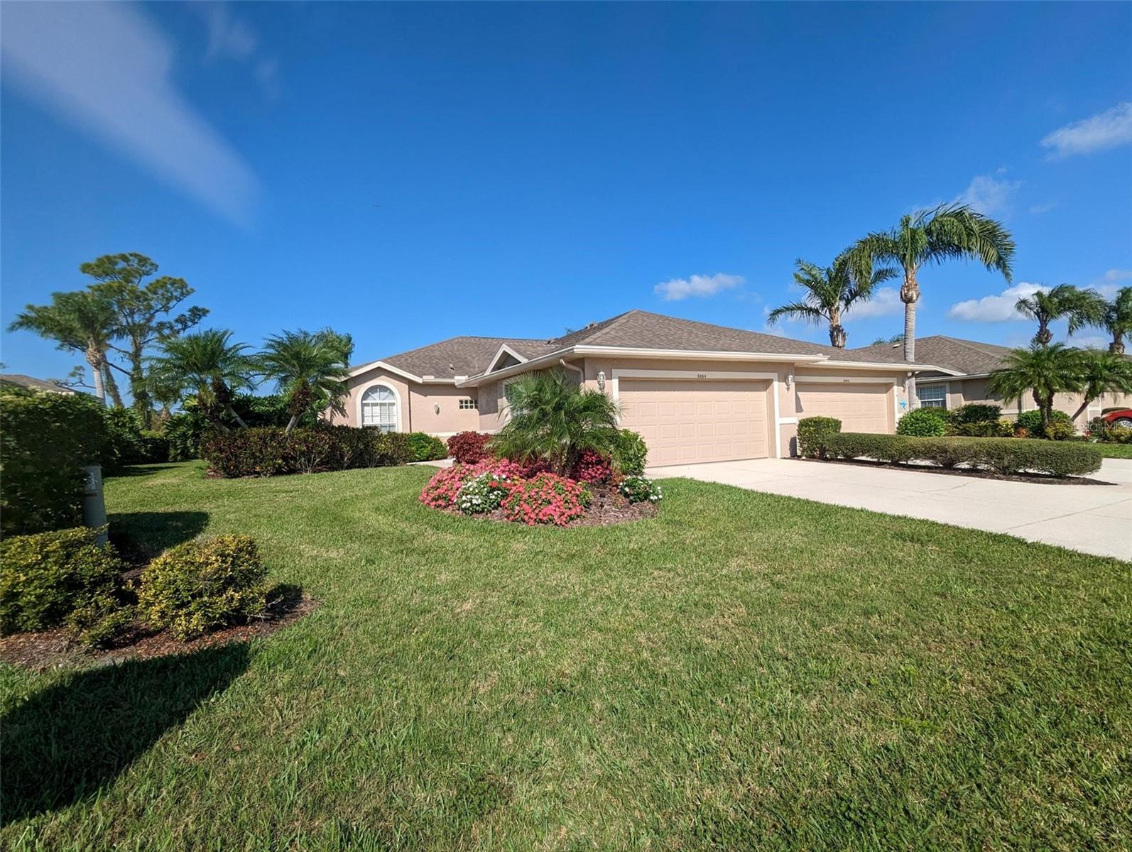 AVAILABLE FOR THE OFF SEASON MONTHS FOR 2025. GATED! Heritage Oaks Golf and Country Club! Come in and be impressed with this gorgeous Arlington 2 bed/2 bath model plus den villa in one of Sarasota's most sought after communities. This lanai overlooks the 11th green. No carpet! Quartz countertops, SS appliances in the kitchen. 3 New 55" TVs. Heritage Oaks is a gated and "bundled" community that simply has it all and is unparalleled in the whole Sarasota area. Less than 25 minutes from the Country's No. 1 beach Siesta Key, this friendly 18 hole championship golf course that was redesigned in 2017, 5 heated swimming pools, 4 Har-Tru tennis courts with a well-established and active Tennis Club. The fitness center has great equipment and daily fitness classes. Enjoy one of Sarasota's most beautiful clubhouses with a formal restaurant and a more casual Lounge & Bar with a social calendar filled with numerous social events to delight established and brand-new members alike. The recently built and award winning "pro shop" carries the latest active-wear fashion and high-end golf equipment. Come and enjoy this wonderful Florida lifestyle! OFF SEASON OR SHOULDER SEASON TENANT PAYS ELECTRIC. Rentals less than 6 months subject to 13% sales tax and $300 cleaning fee.
