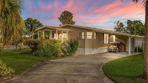 A home in TAVARES