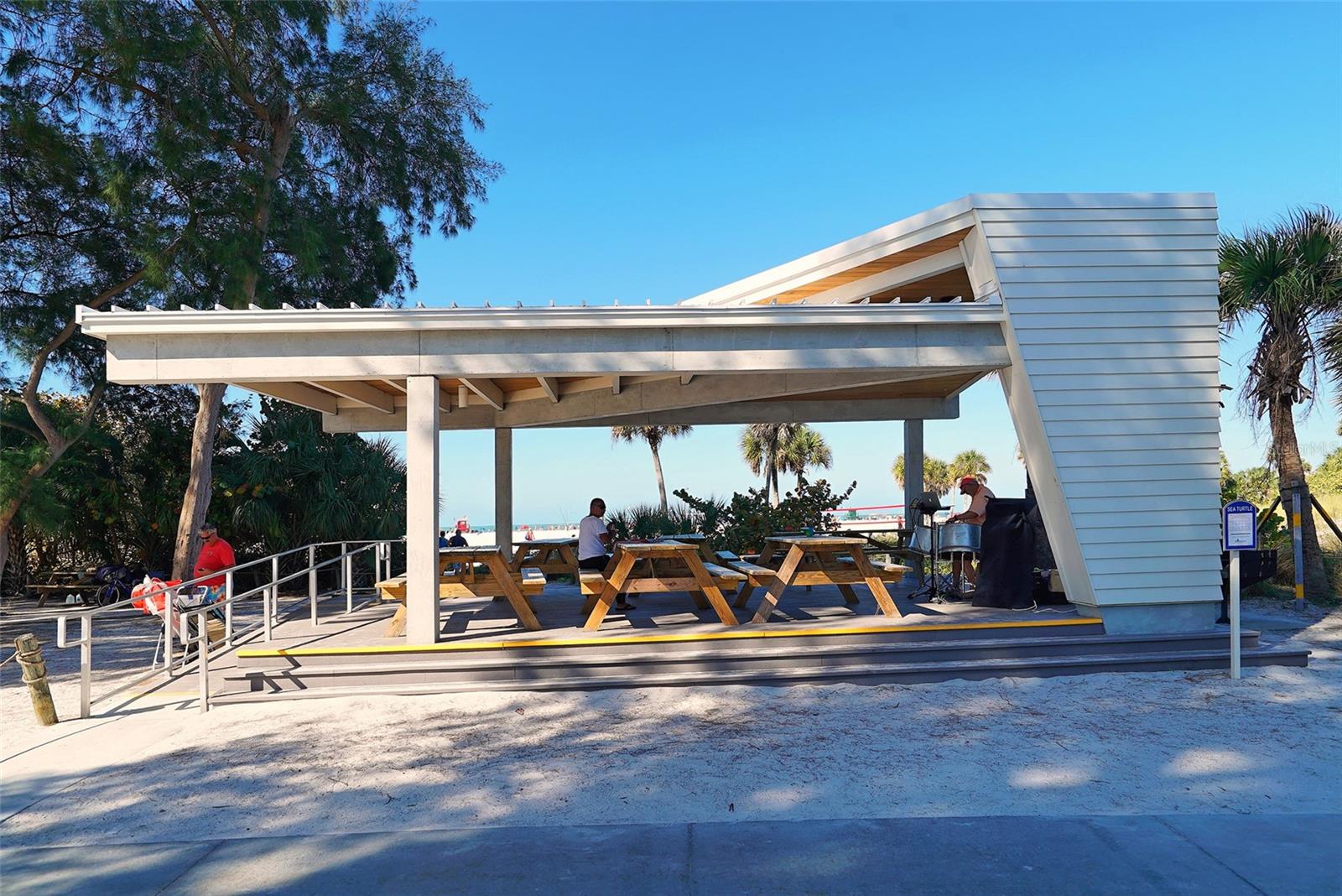 BAY ISLAND SHORES - Residential