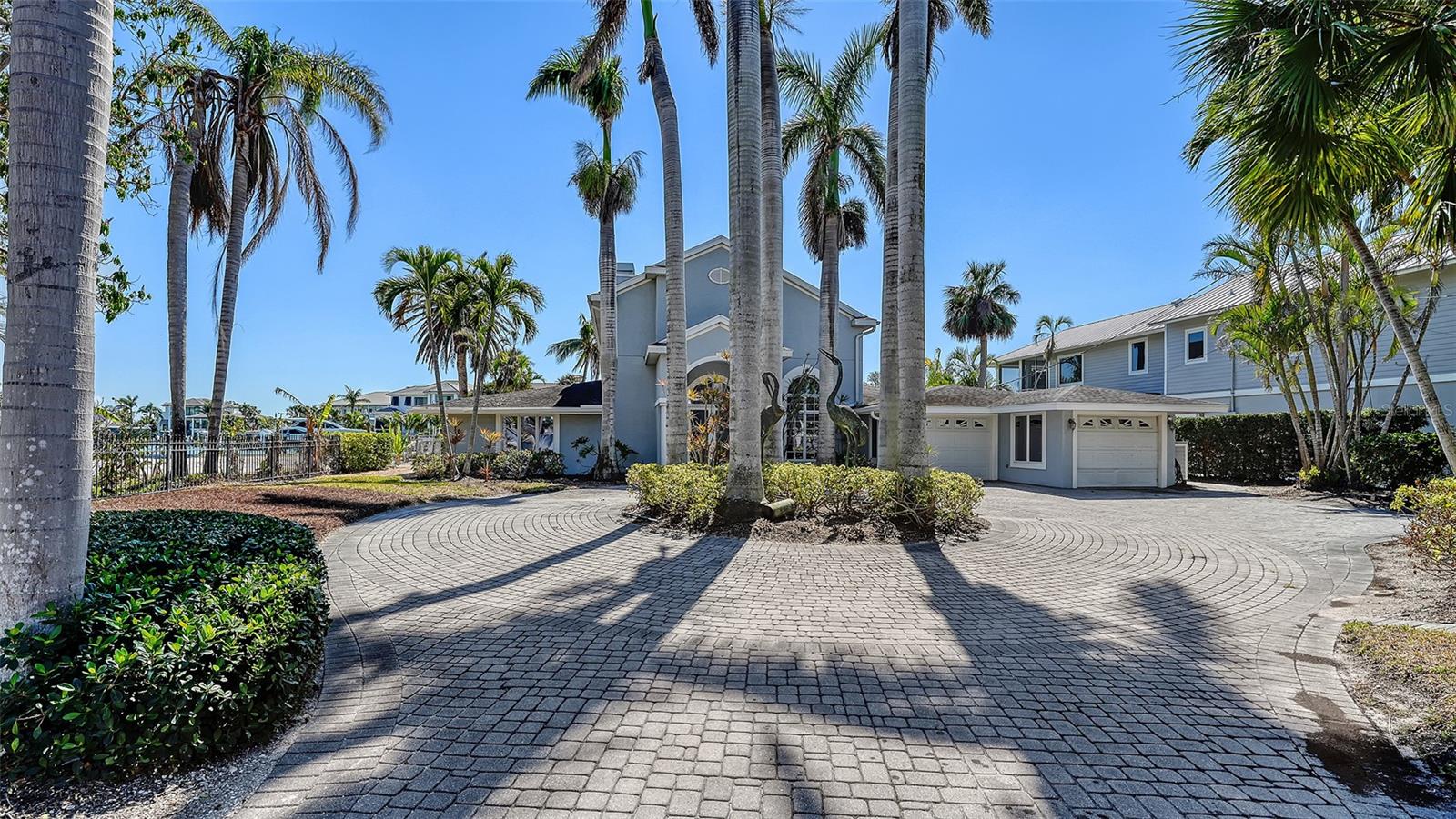 732 SIESTA DRIVE