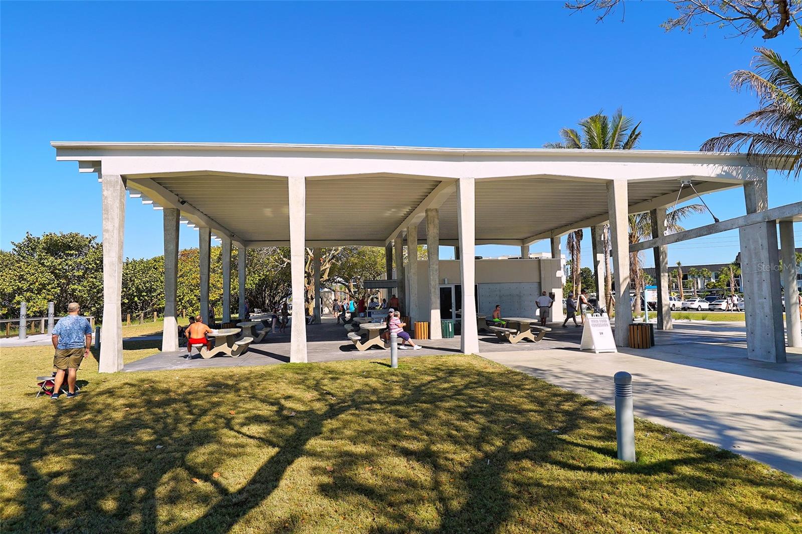 BAY ISLAND SHORES - Residential