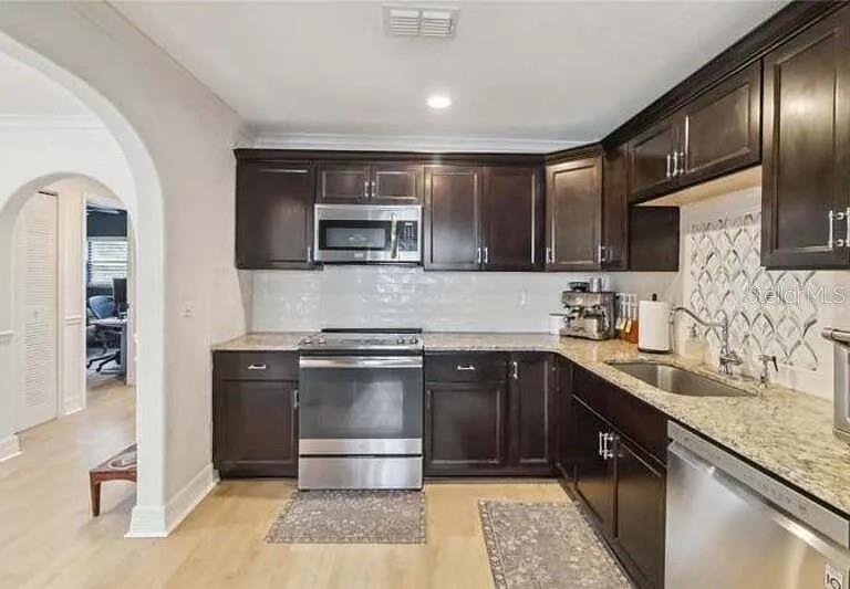 LAKE BARTON SHORES - Residential Lease