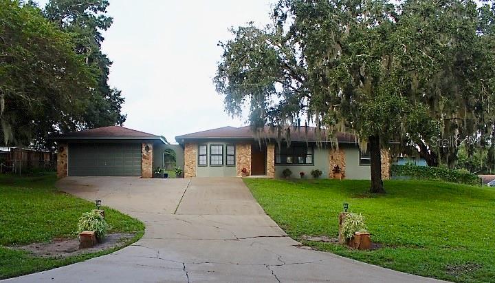 Photo of 12082 SE 61st Court, Belleview, FL 34420 (MLS # OM733807)