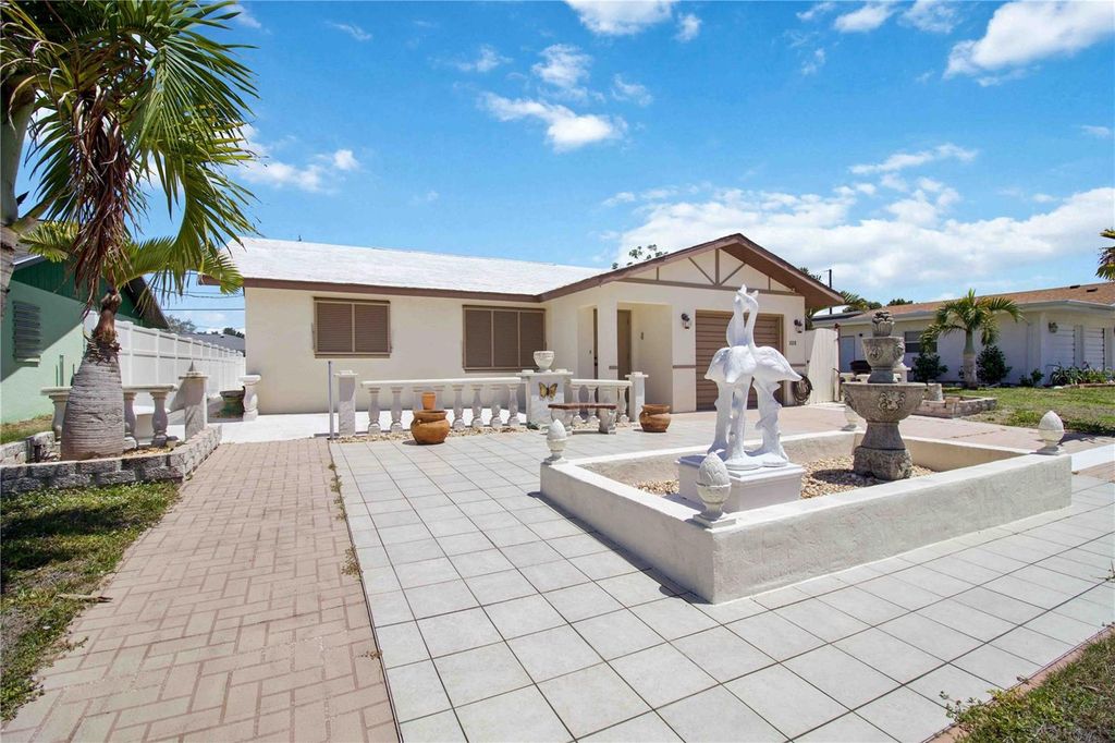 Photo of 1028 Lillian Street, Venice, FL 34285 (MLS # A4689709)