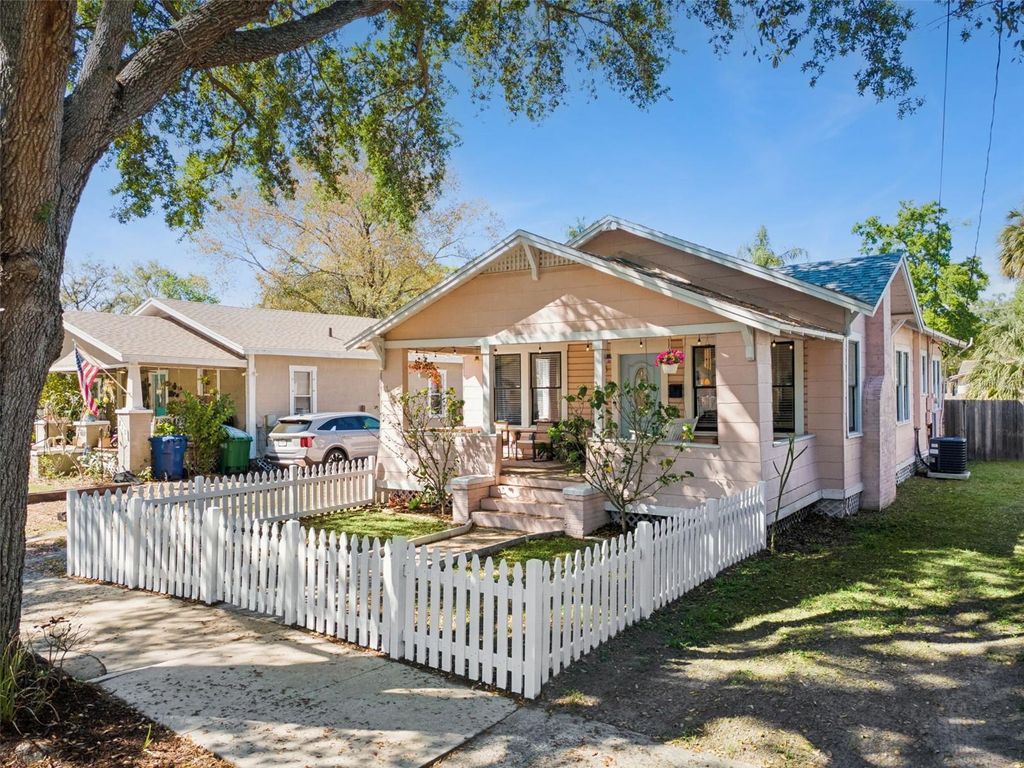 Photo of 812 E Paris Street, Tampa, FL 33604 (MLS # O6391972)