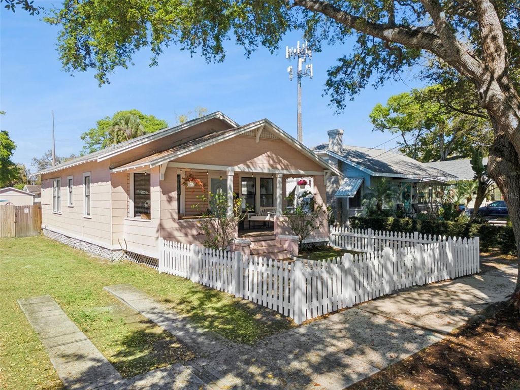 Photo of 812 E Paris Street, Tampa, FL 33604 (MLS # O6391972)