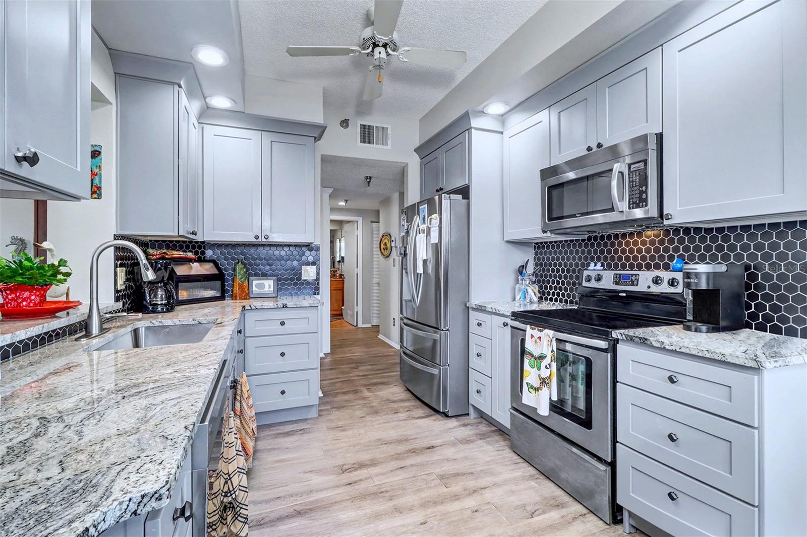 CORAL POINTE - Residential