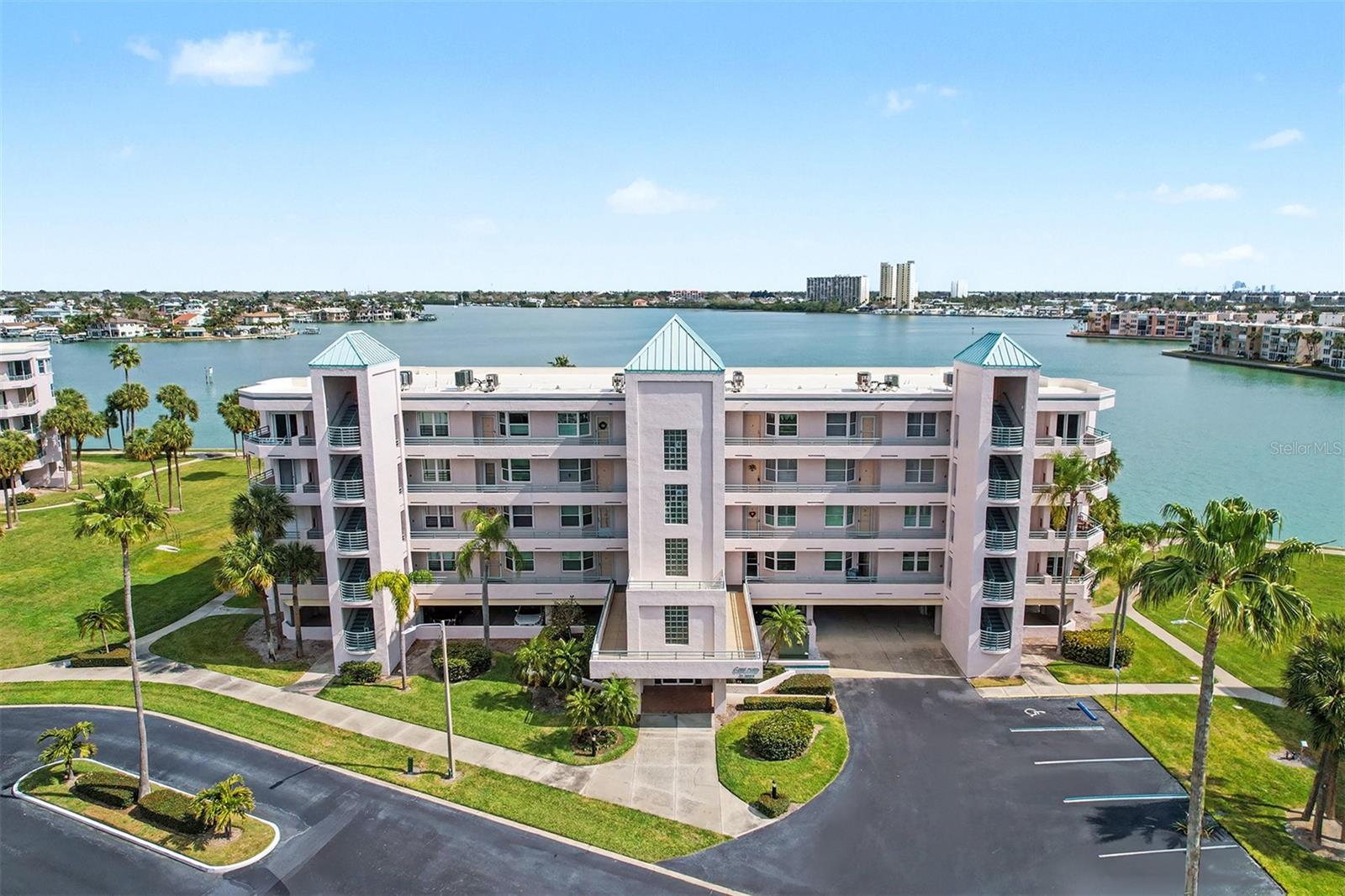 CORAL POINTE - Residential