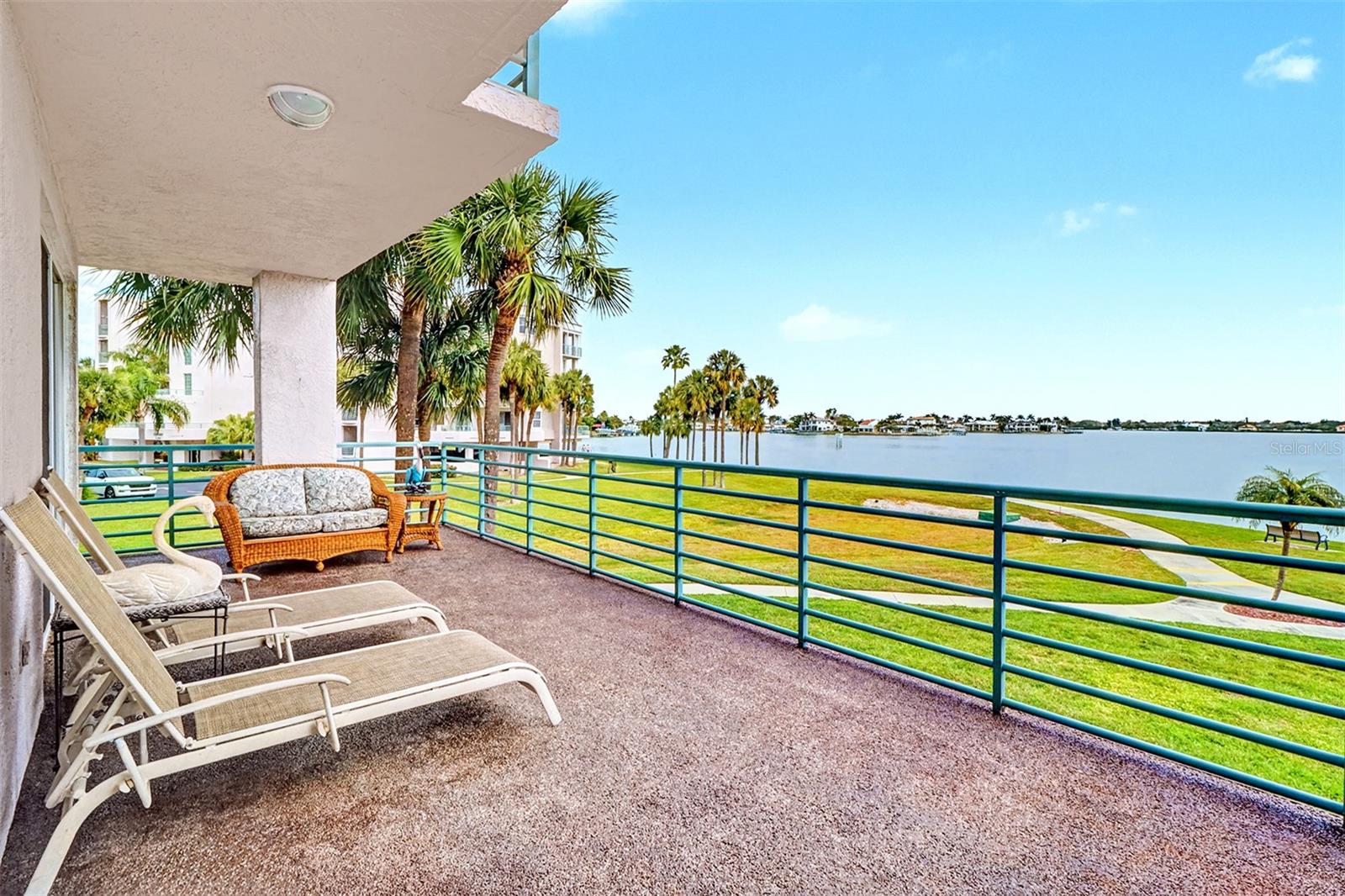 CORAL POINTE - Residential