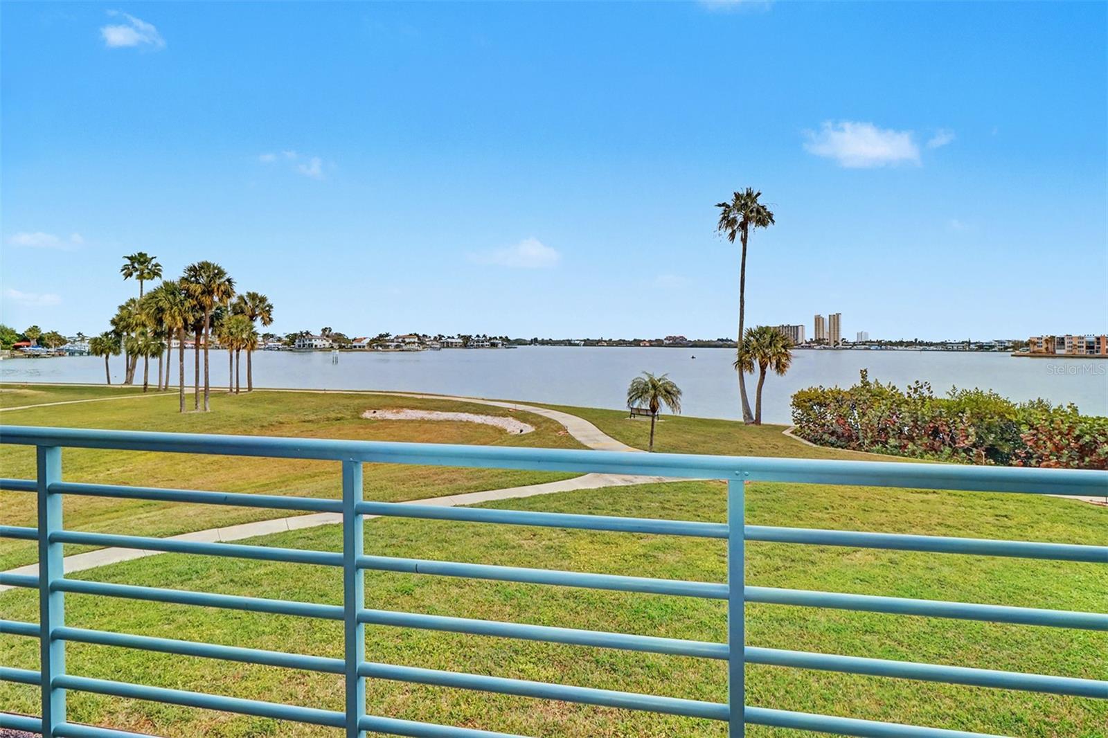 CORAL POINTE - Residential