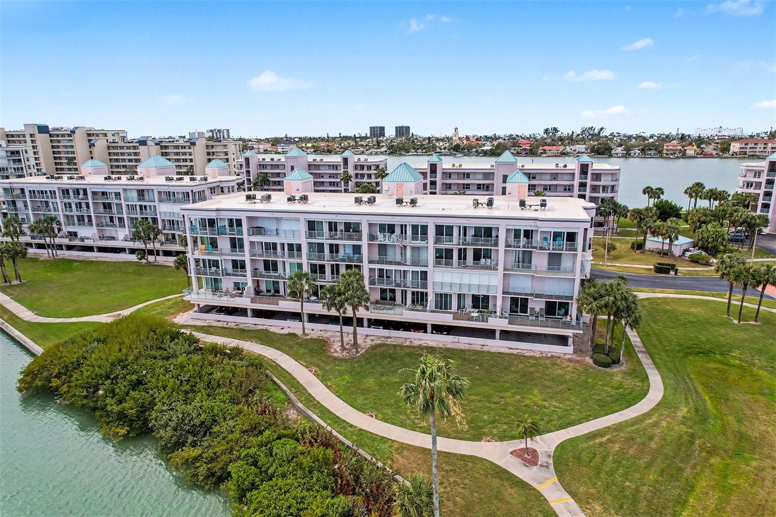 CORAL POINTE - Residential