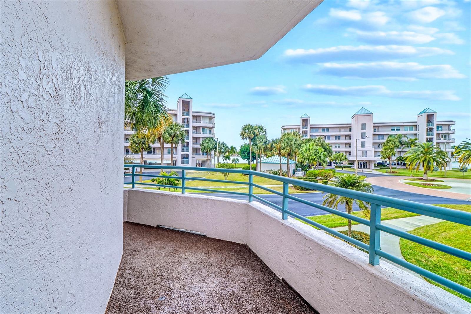 CORAL POINTE - Residential