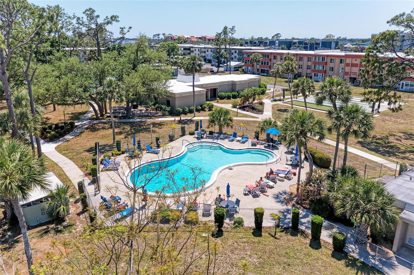 REGENCY HOUSE - Residential