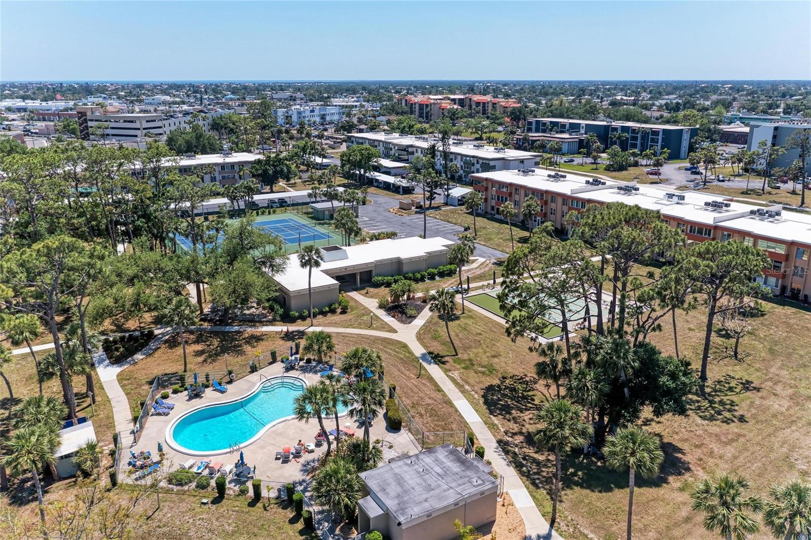 REGENCY HOUSE - Residential