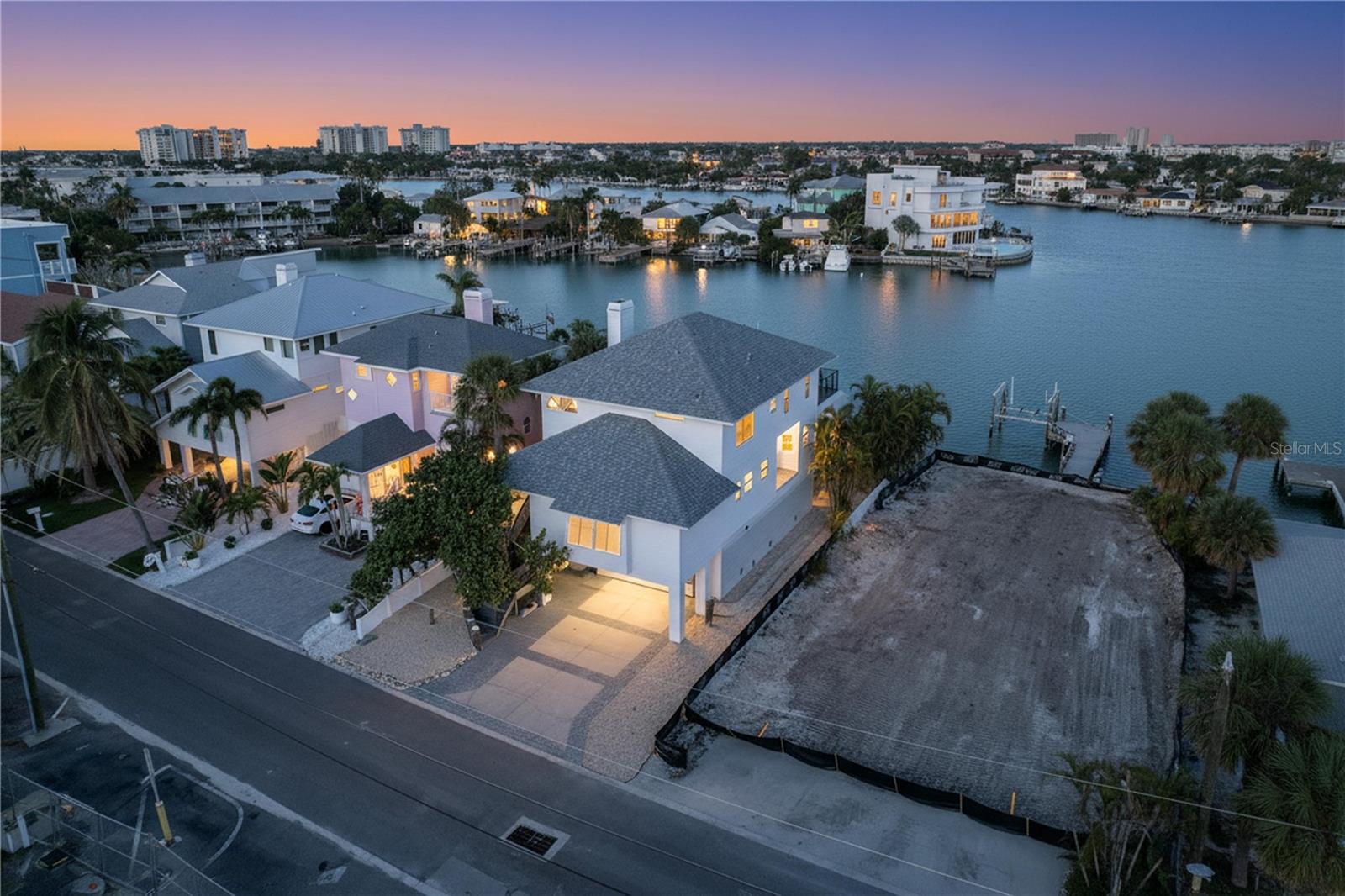 SUNSET LANDINGS - Residential