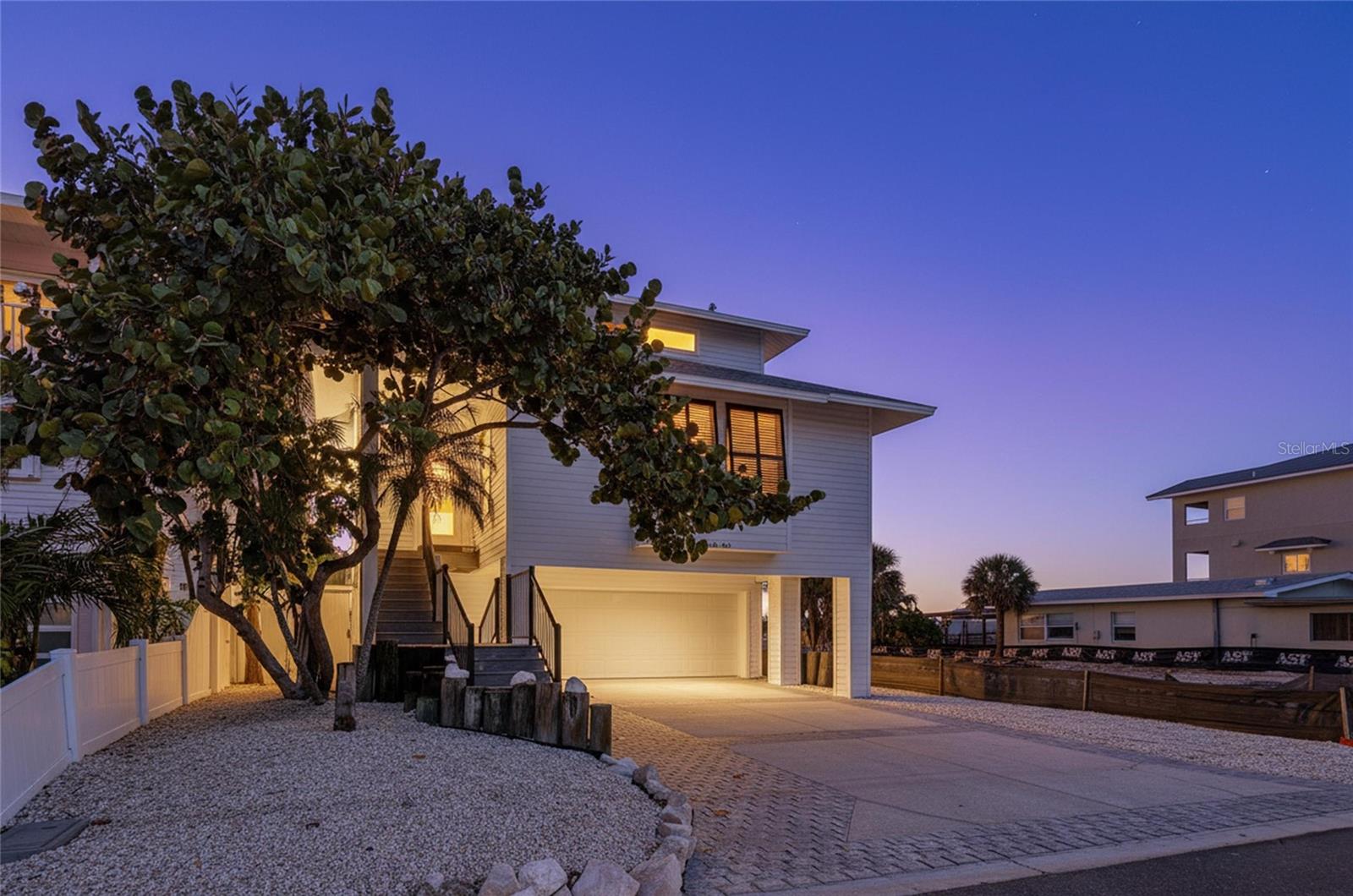 SUNSET LANDINGS - Residential