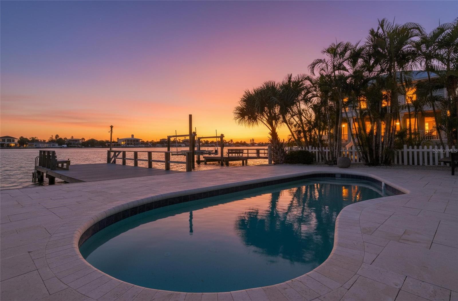 SUNSET LANDINGS - Residential