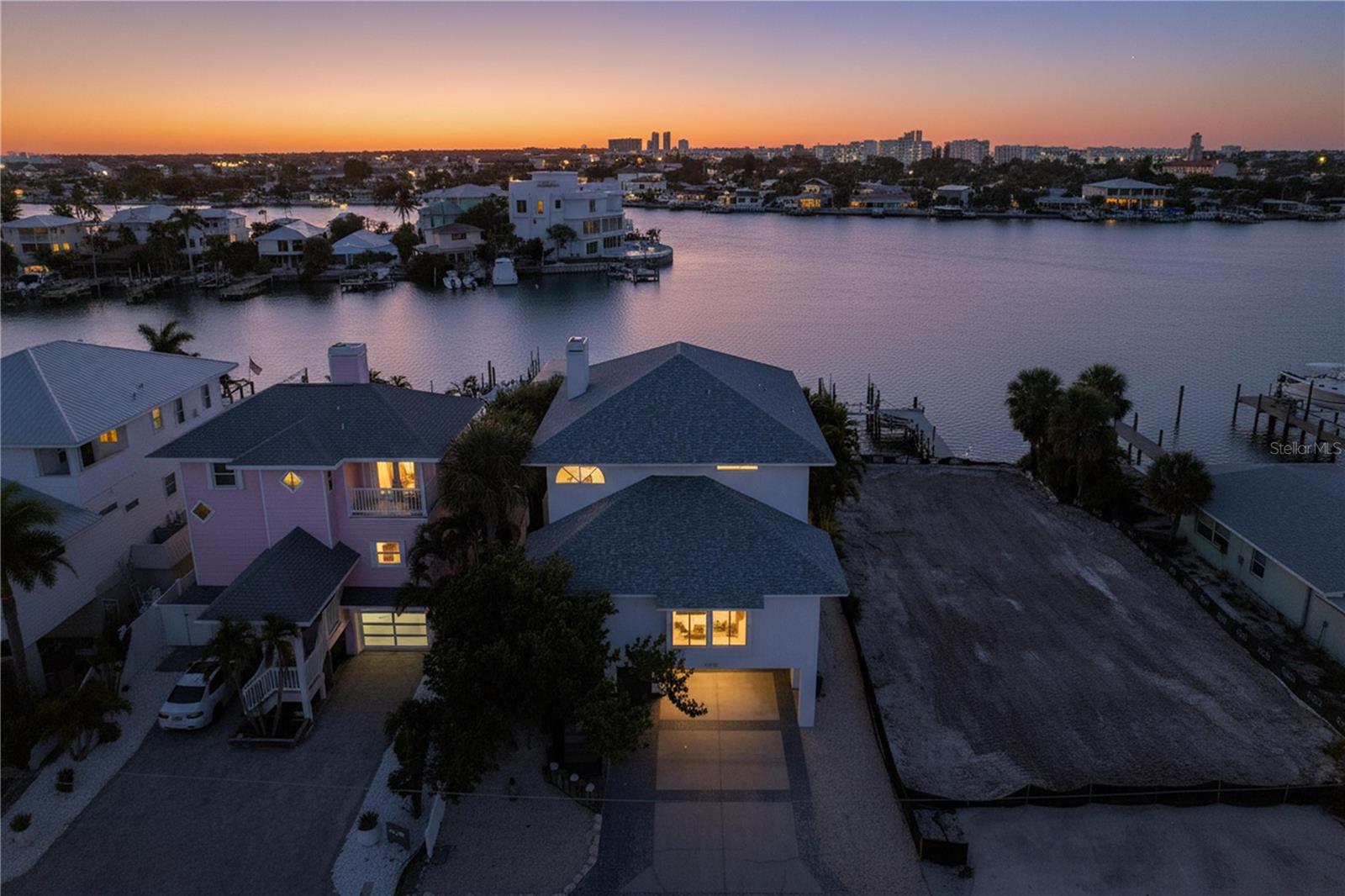 SUNSET LANDINGS - Residential