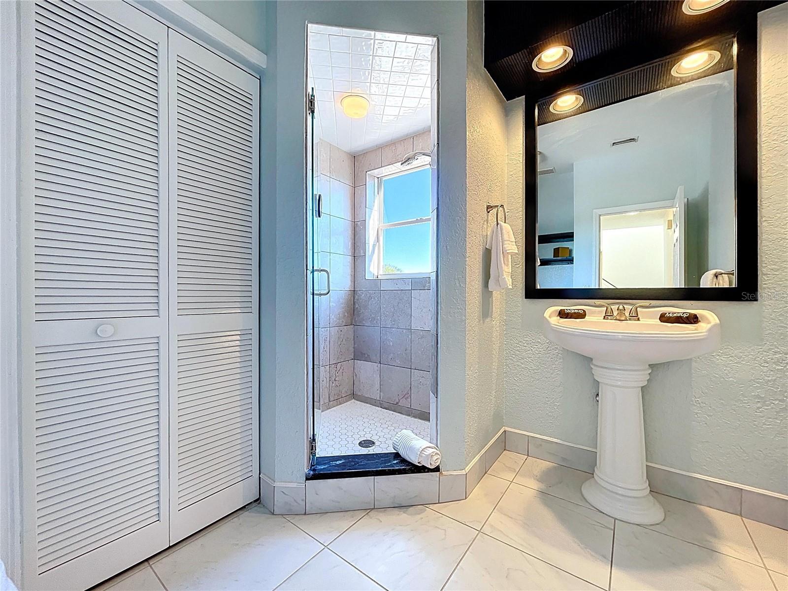 SUNSET LANDINGS - Residential