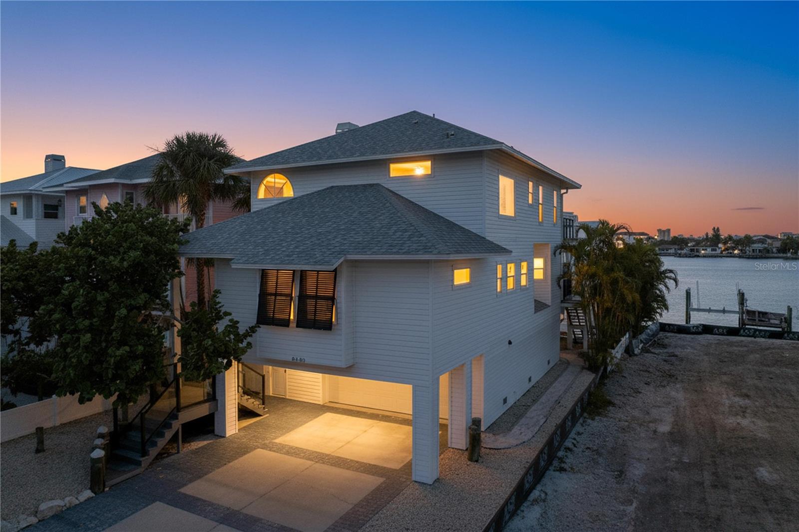 SUNSET LANDINGS - Residential