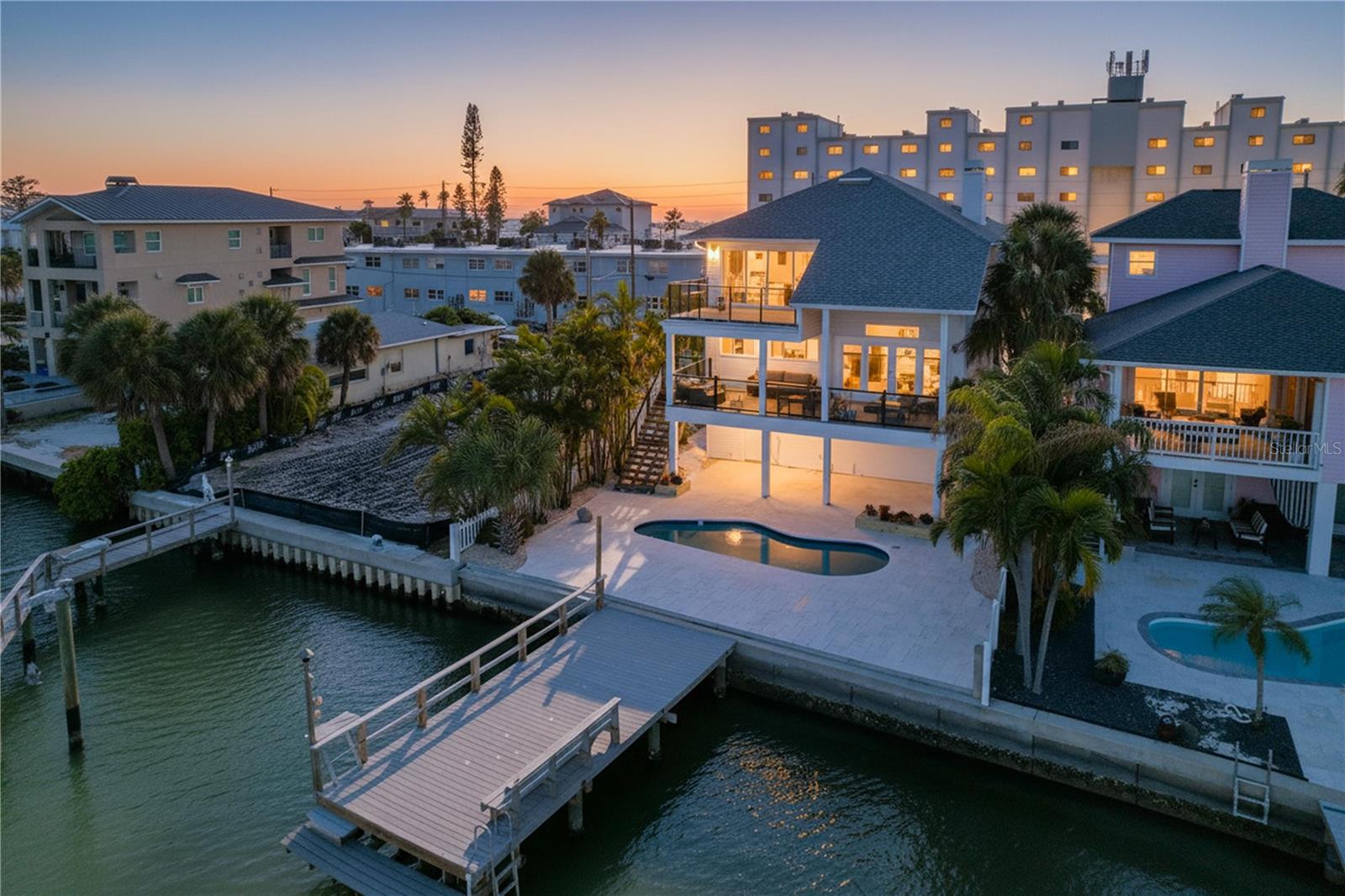 SUNSET LANDINGS - Residential