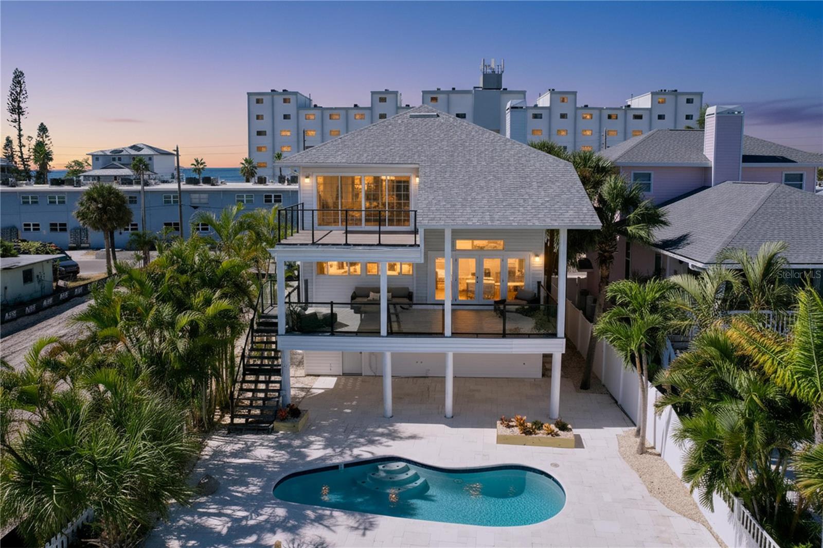 SUNSET LANDINGS - Residential