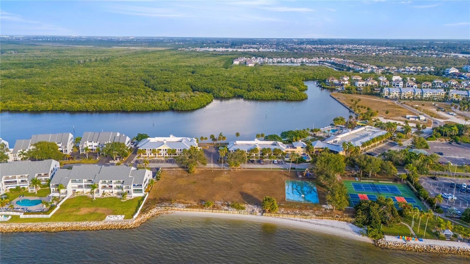 ISLAND RESORT AT MARINERS CLUB - Residential