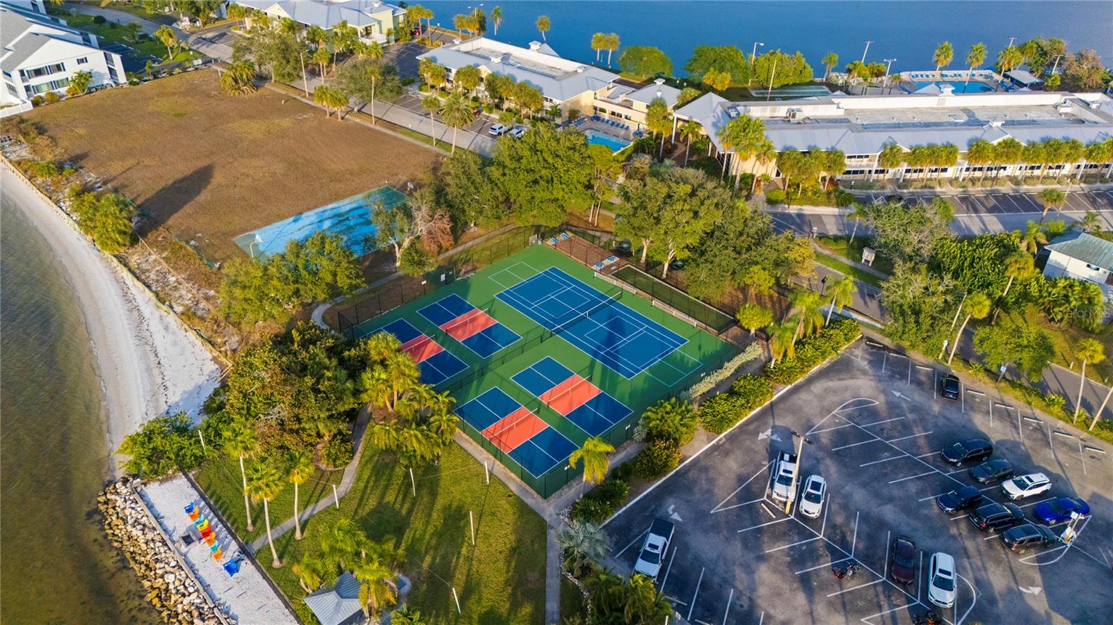 ISLAND RESORT AT MARINERS CLUB - Residential