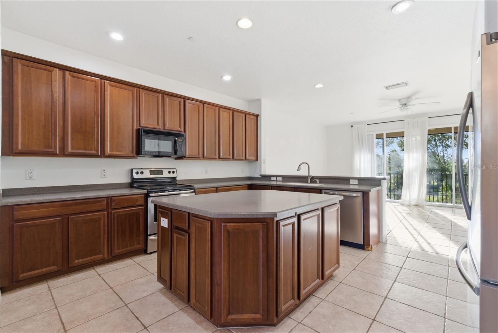 VENETIAN HARBOR - Residential