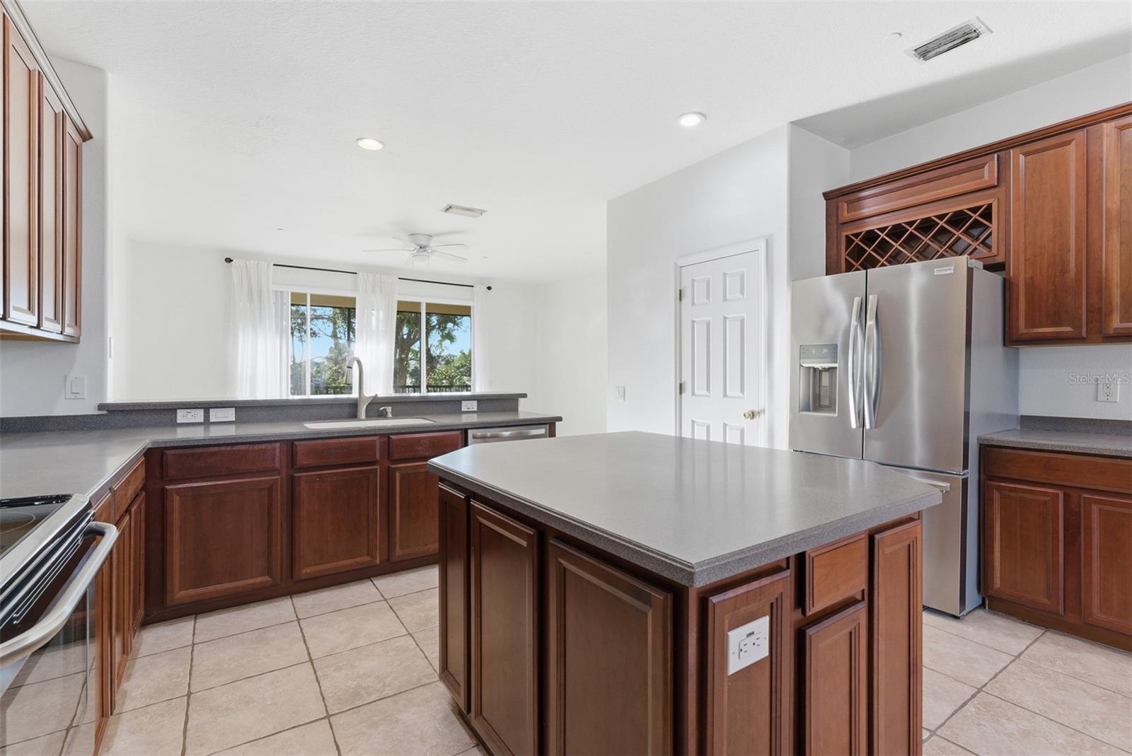 VENETIAN HARBOR - Residential