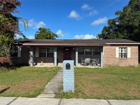 Photo of 113 S Maryland Avenue, Plant City, FL 33563 (MLS # R4911332)