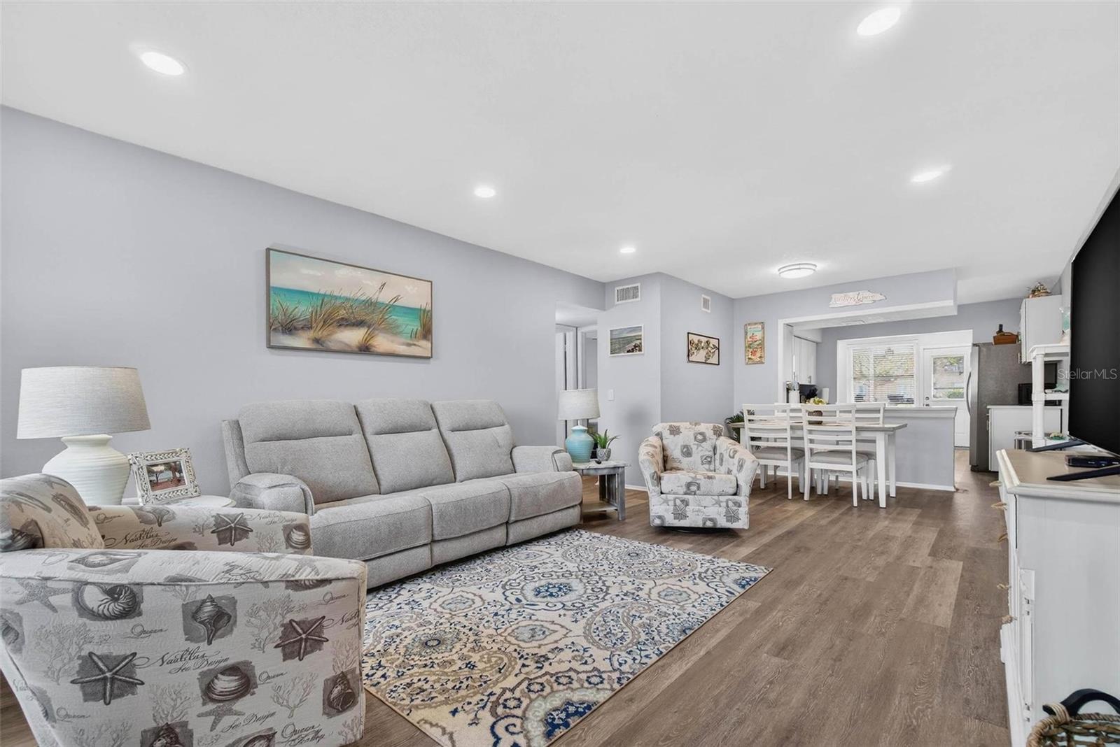 ON TOP OF THE WORLD - Residential