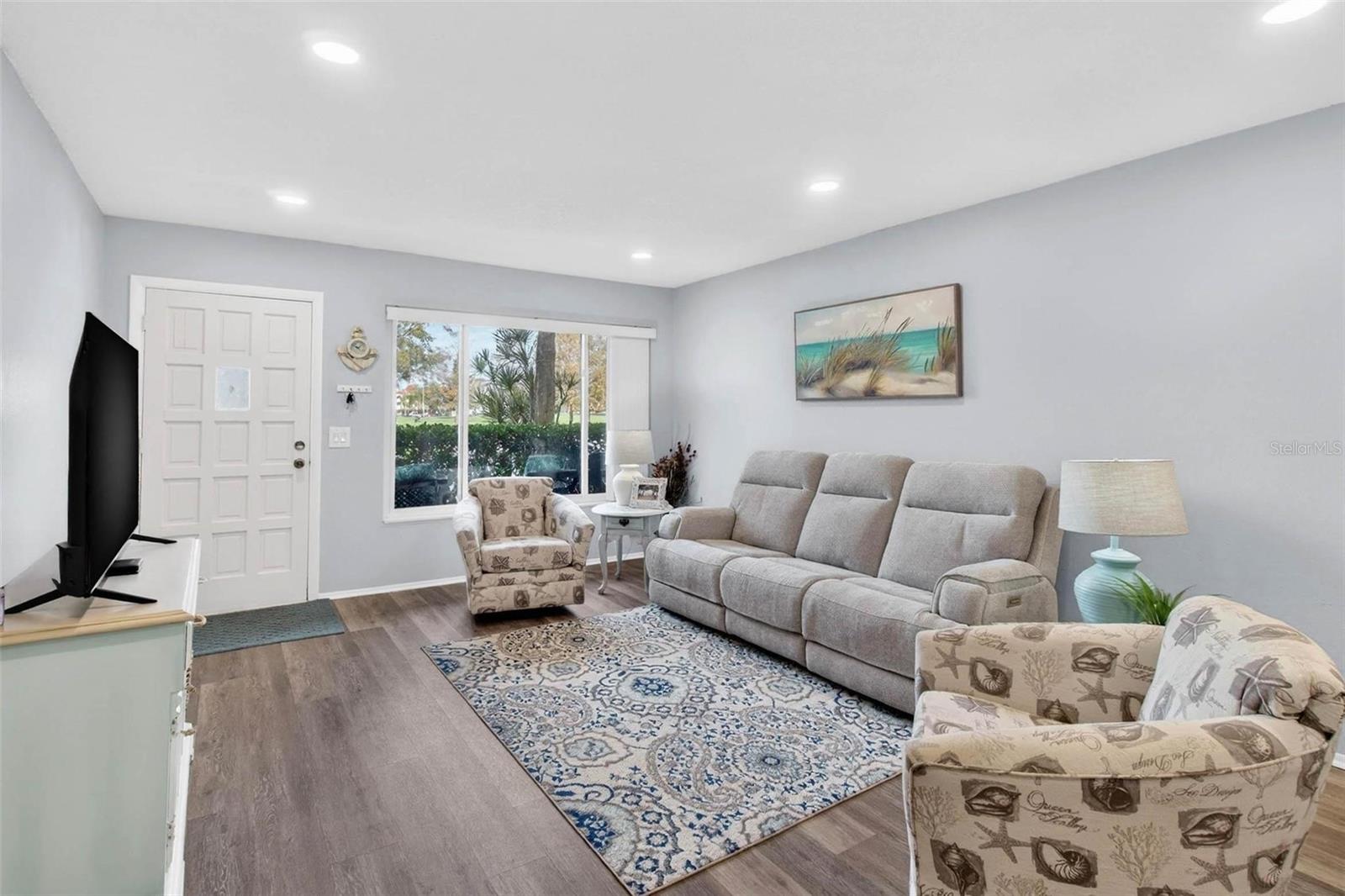 ON TOP OF THE WORLD - Residential