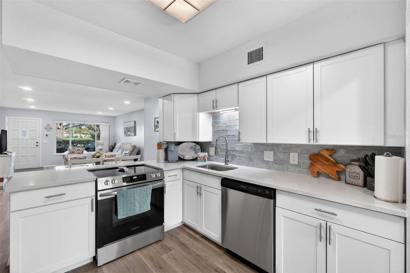 ON TOP OF THE WORLD - Residential