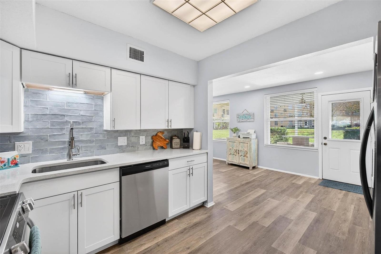 ON TOP OF THE WORLD - Residential