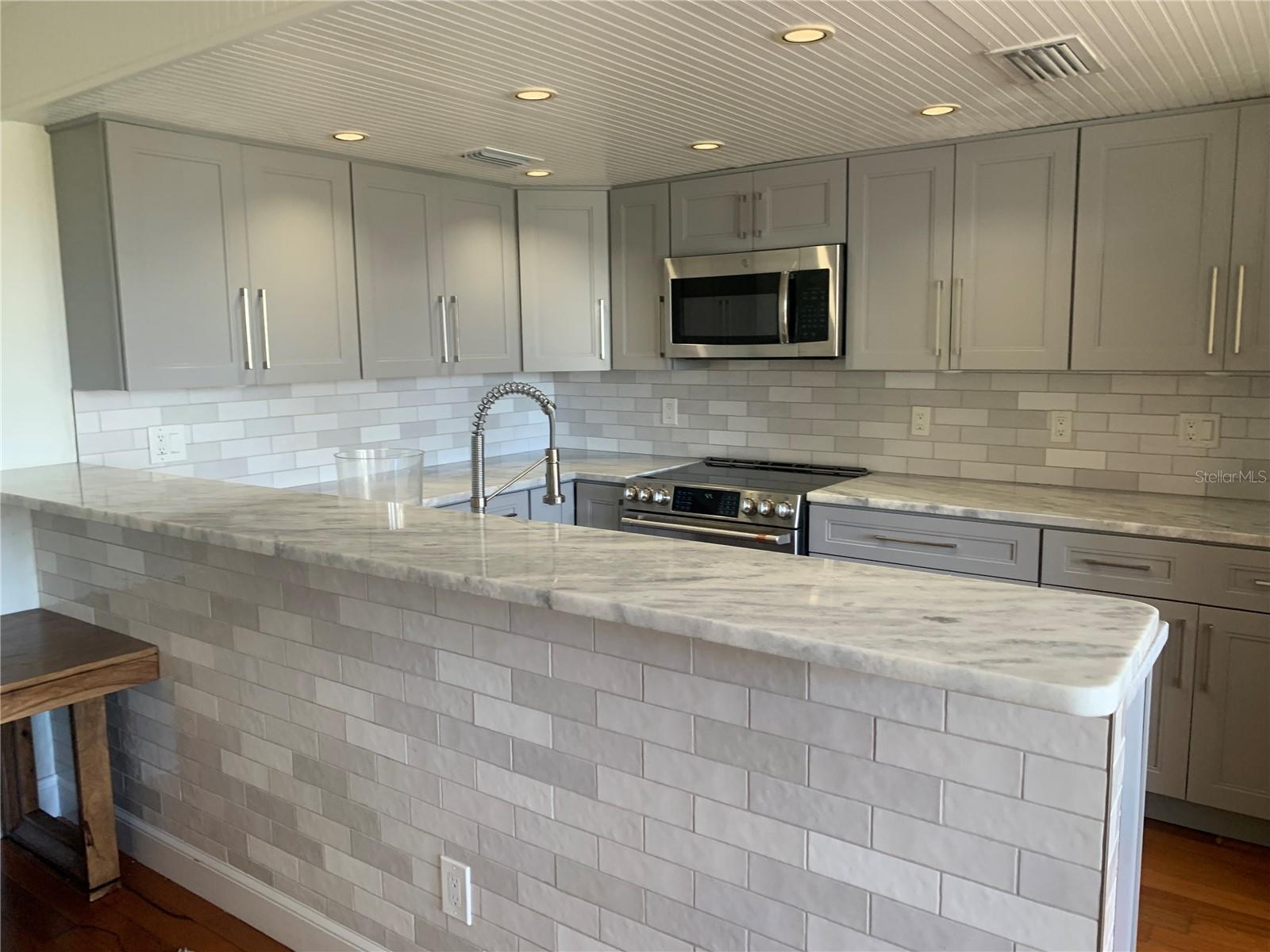 OLD ISLAND INN CONDO - Residential Lease