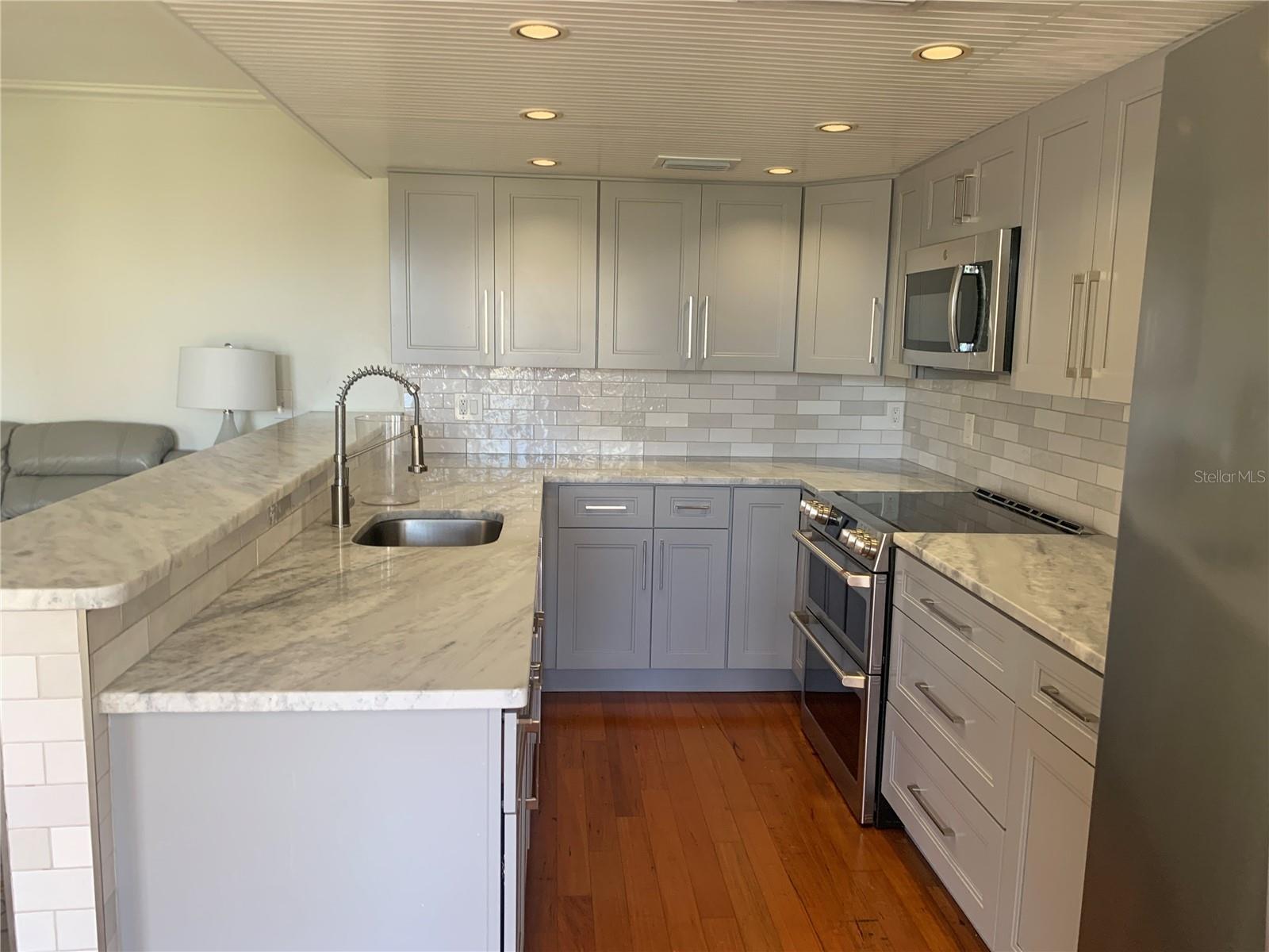 OLD ISLAND INN CONDO - Residential Lease