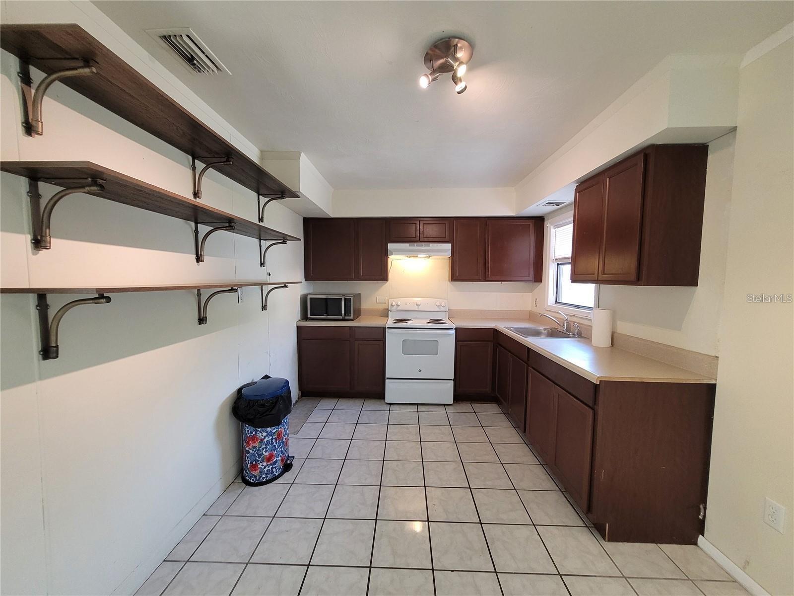 204 SHORE DRIVE W