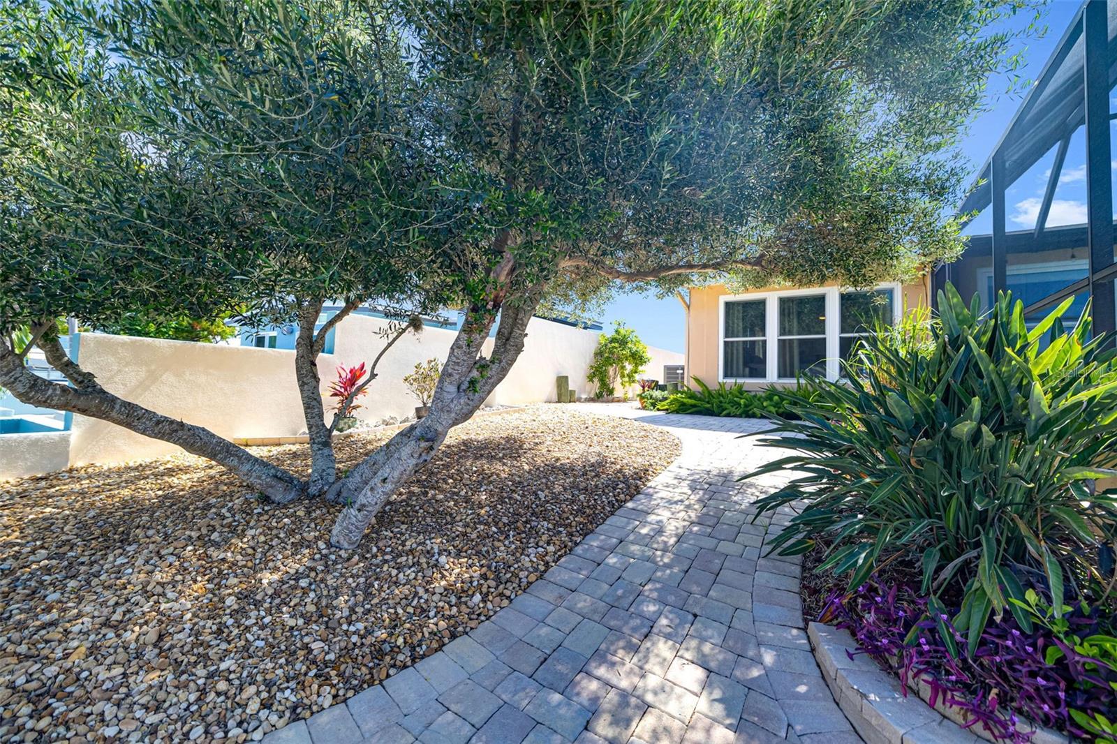 BAYSHORE GARDENS SEC 4 - Residential