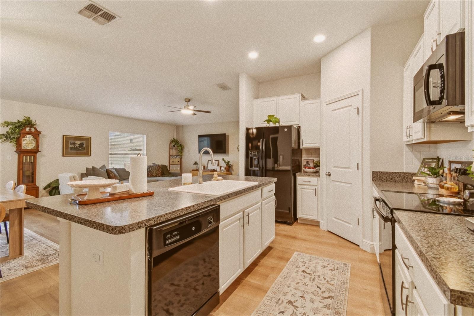 SUNSHINE VILLAGE PH 2 - Residential