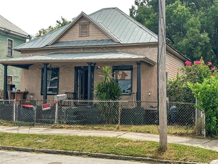 Welcome to 2730 W Main St in Tampa. This 3-bedroom, 1-bathroom home offers 1,068 sqft of living space on a 50x94 lot. Built in 1944, the property features a newer metal roof and is ready for a full rehab or a new build opportunity. Perfect for investors or developers. Ideally located near Tampa's top attractions, just minutes from Soho, Midtown, Raymond James Stadium, Armature Works, Hyde Park, and Downton. Easy access to I-275 and major roadways for convenient commuting through the city. Property is being sold as-is. Don't miss your chance to invest in this growing Tampa neighborhood - call today to schedule a showing.