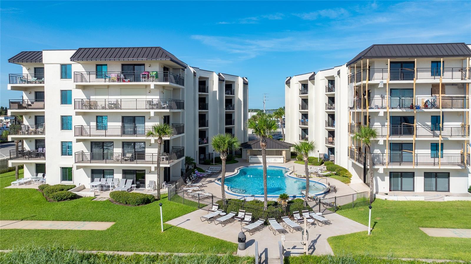 INDIES HOUSE CONDO - Residential