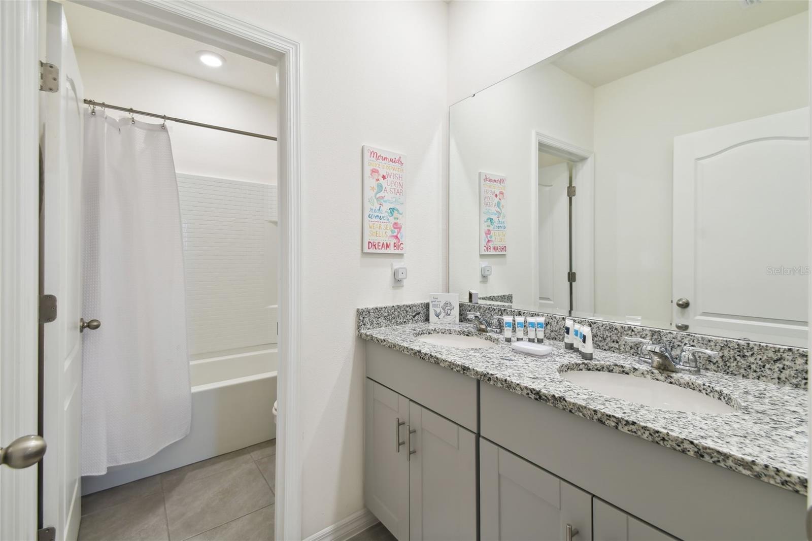 SOLTERRA PH 2D - Residential Lease