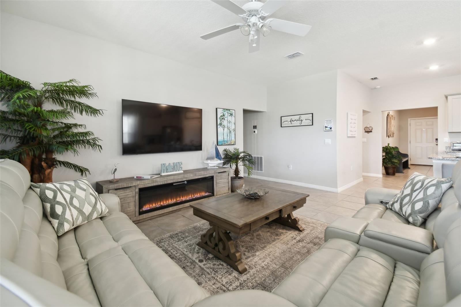 SOLTERRA PH 2D - Residential Lease