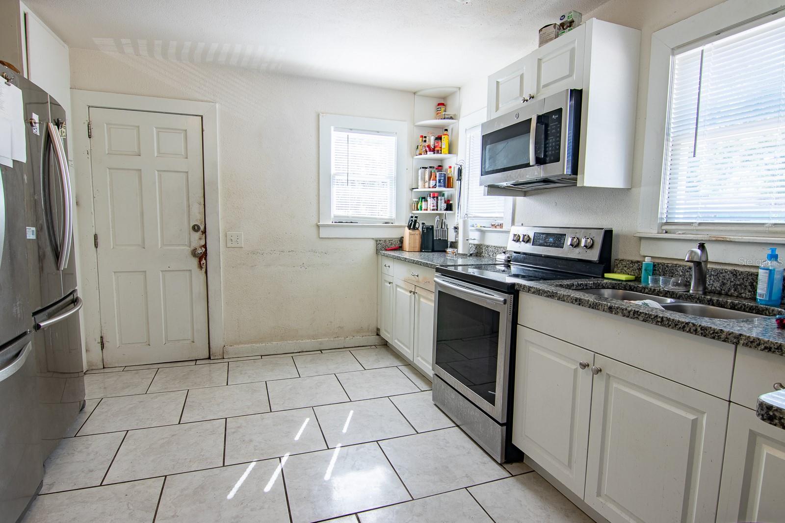 POS RESUB OF LT 8 BLK L - Residential